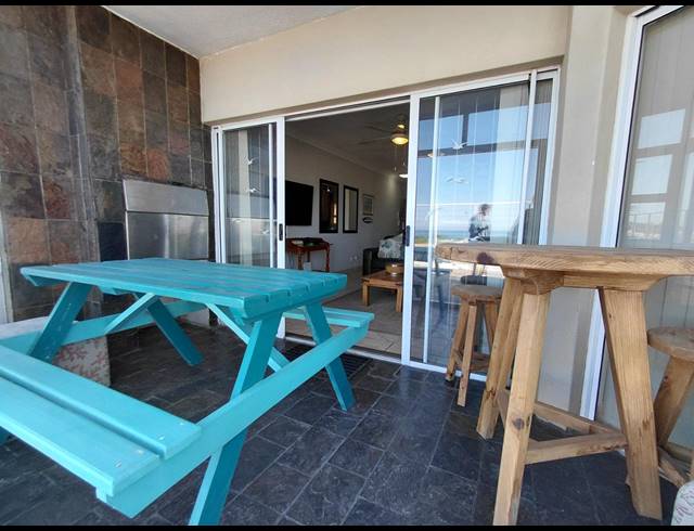 2 BEDROOM APARTMENT FOR SALE IN JEFFREYS BAY CENTRAL